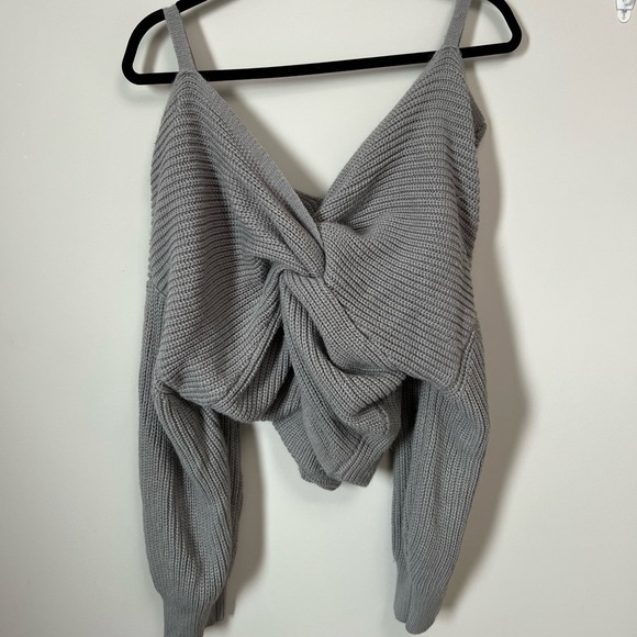 Cropped sweater with criss cross at the back - Picture 2 of 2